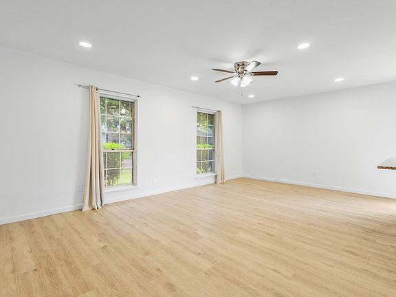 5th image of 1824 Chamberlain Dr