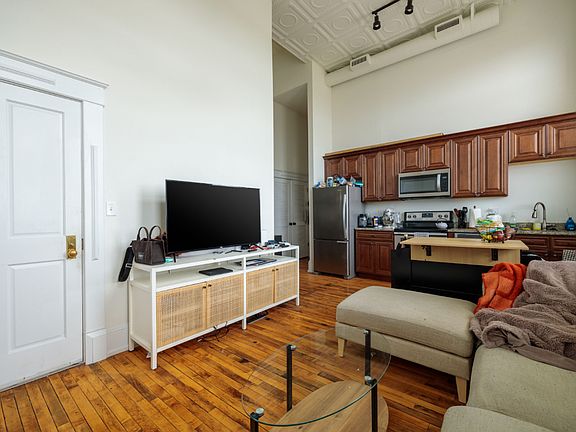 3rd image of 900 Saint James St #201