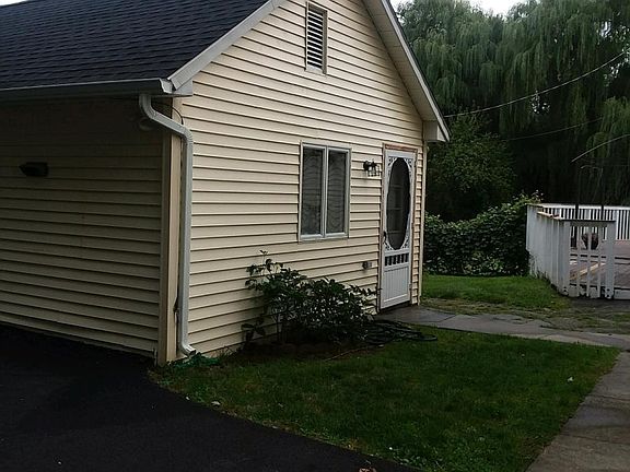 2nd image of 18 Maple Ave #Cottage