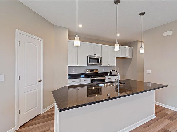 4th image of 1295 Parkside Dr
