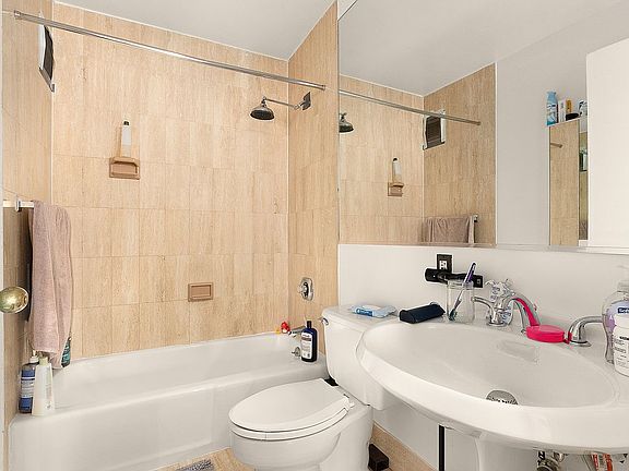 4th image of 45 W 67th St APT 6B