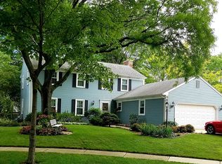 560 Stanhope Ct, Naperville, IL 60565