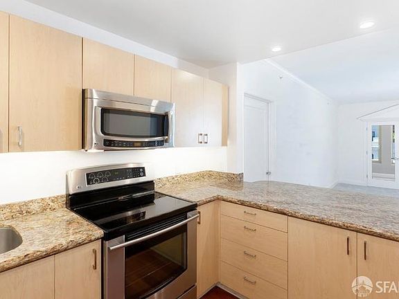 4th image of 88 King St Unit 309