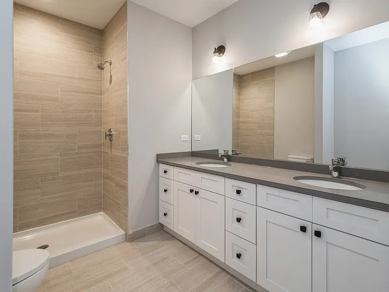 2904 S Hillock Ave #304 — Photo 8