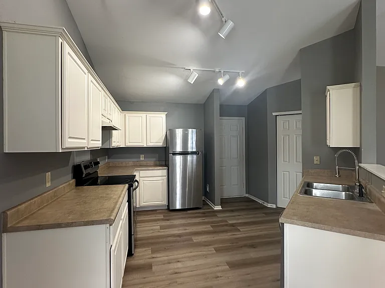 15488 Harmon Pl — Photo 6