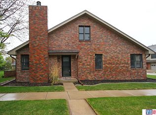 6624 Shenandoah Ct, Lincoln, NE 68510