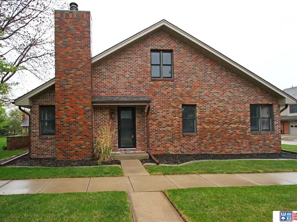 6624 Shenandoah Ct, Lincoln, NE 68510