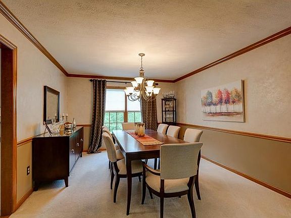 5th image of 220 Elmhurst Cir