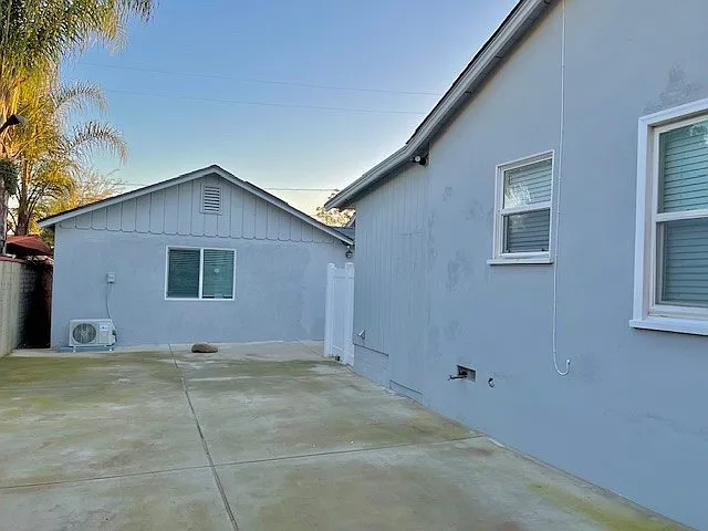 561 W I St — Photo 5