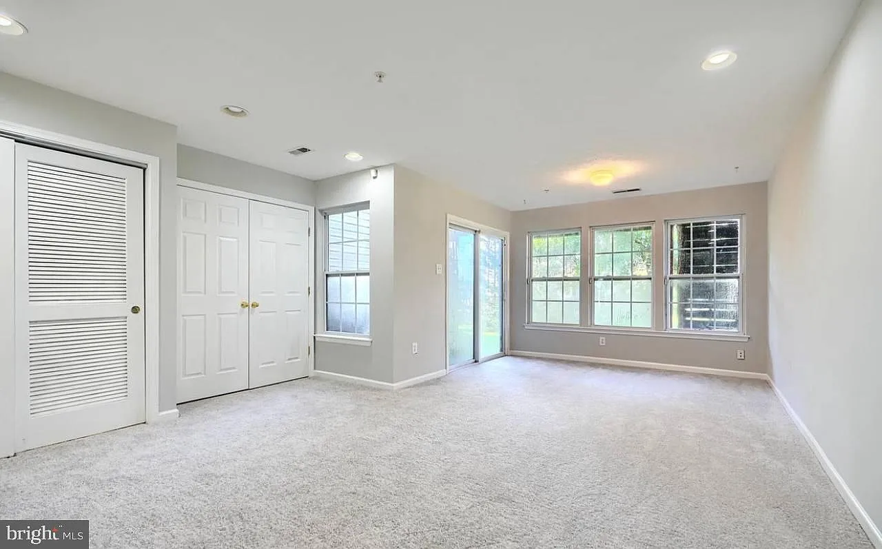 3 bed, 4.0 bath, 2056 sqft, $2,800 — Photo 4