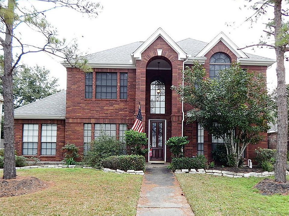 1st image of 130 Lake Point Dr