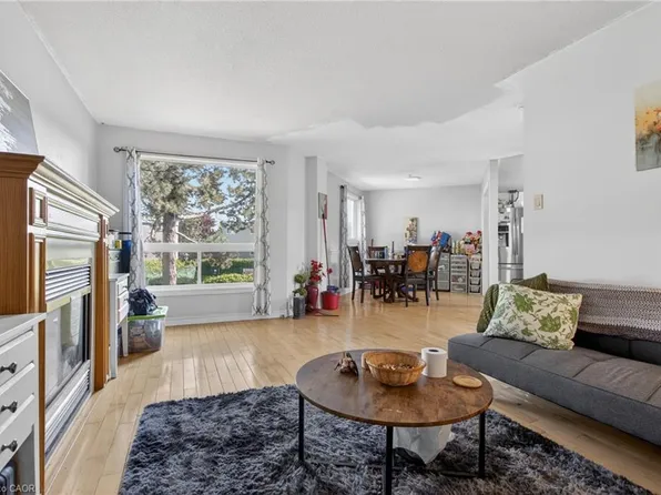 60 Elmsdale Dr #37, Kitchener, ON N2E 2G4