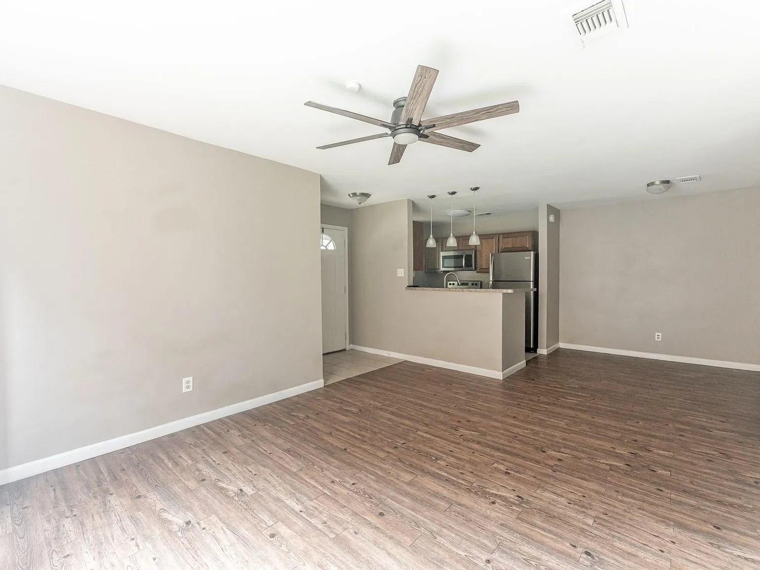 2402 Sycamore Ave — Photo 2