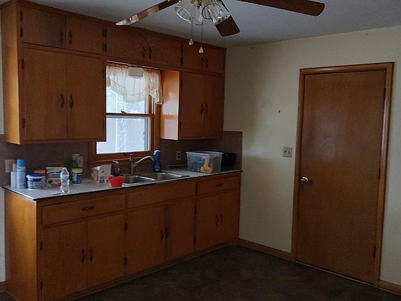 3rd image of 1546 N Nelson Ave