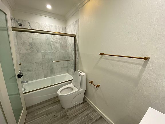 5th image of 300 Bay St APT 5