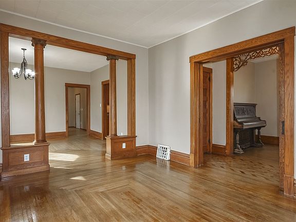 5th image of 705 E Main St