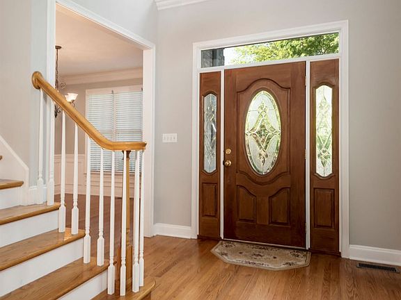 3rd image of 904 Vista Oaks Ln