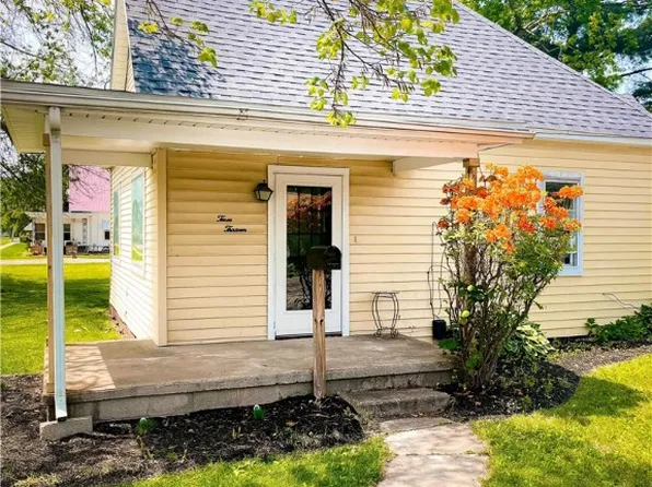 313 E 11th St, Georgetown, IL 61846