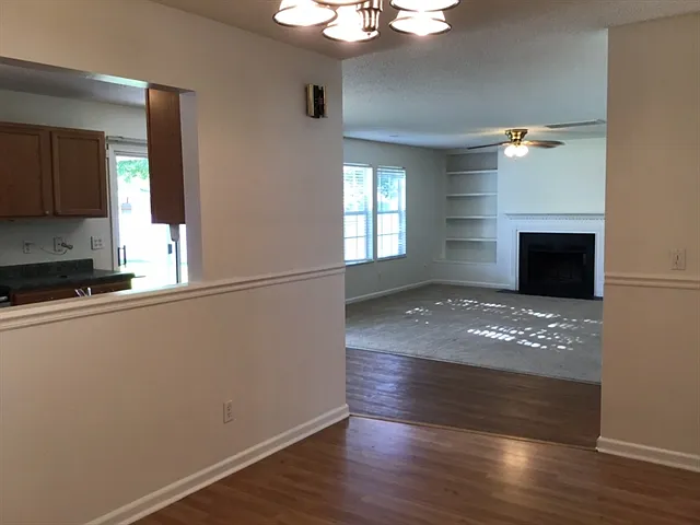 323 Aberdeen Cir — Photo 5