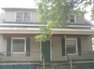 550 E 2nd St, Flora, IL 62839