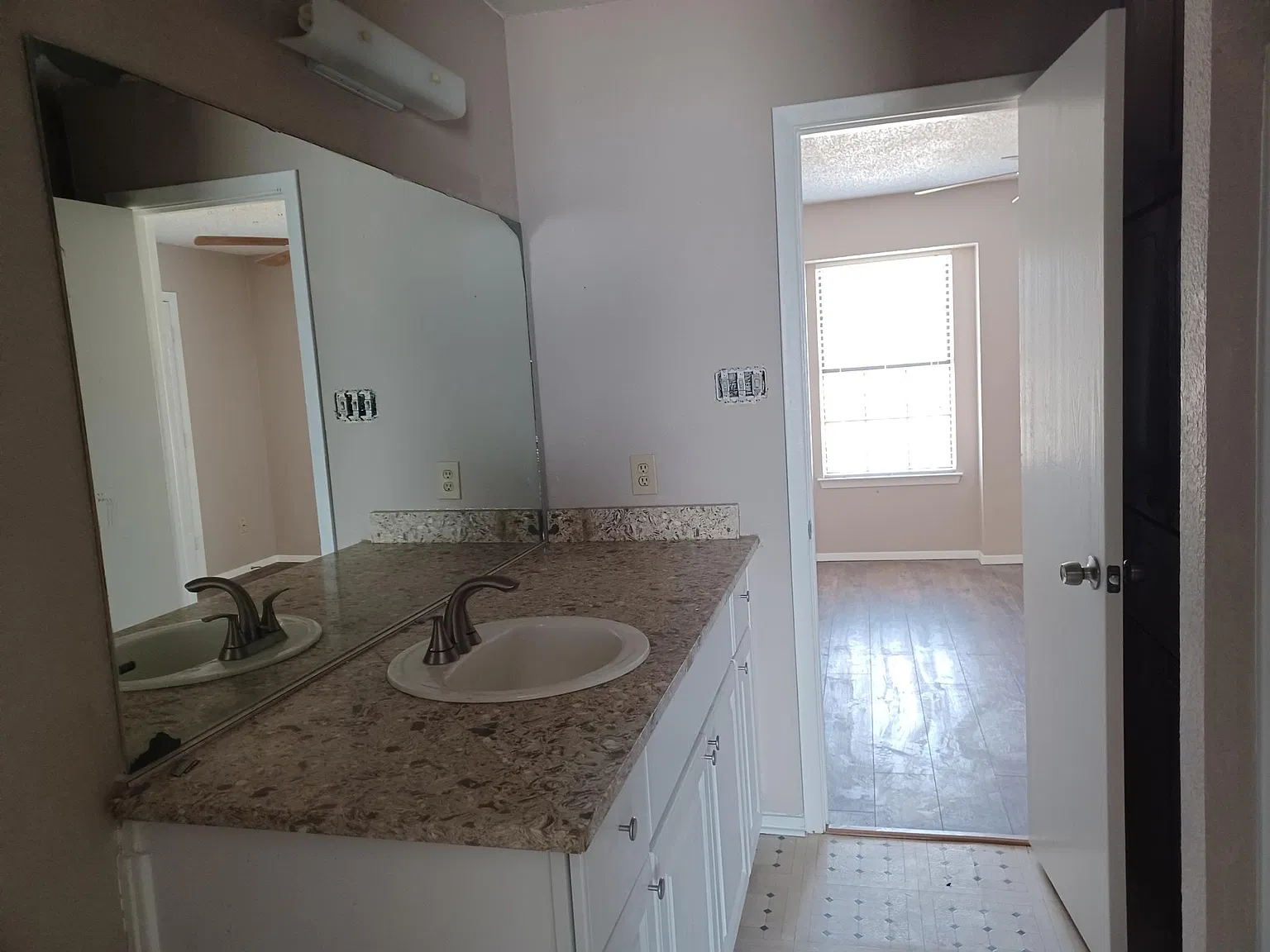2 bed, 1.5 bath, 1085 sqft, $1,400 — Photo 3