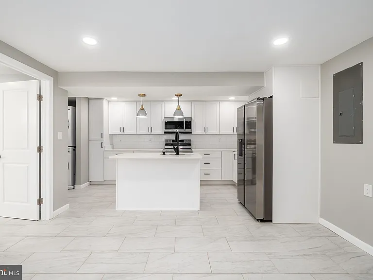1319 C St NE #B — Photo 10
