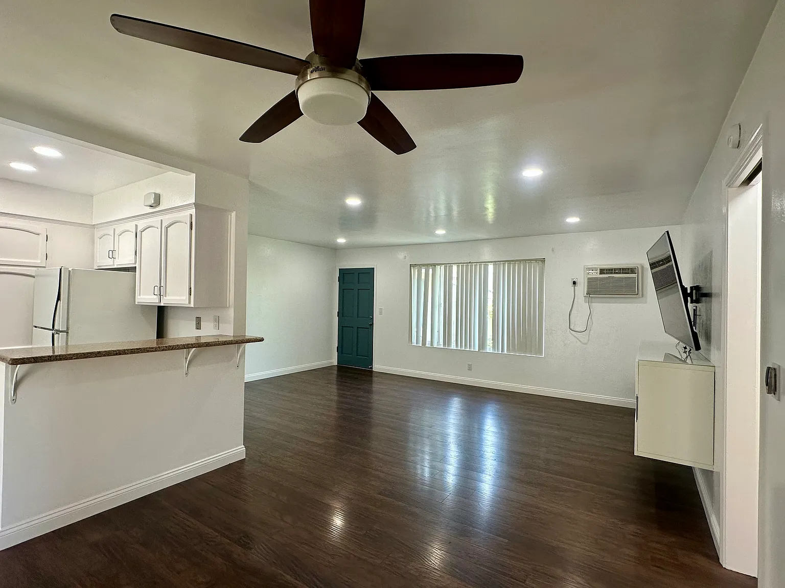 2 bed, 995 sqft, $2,600 — Photo 3