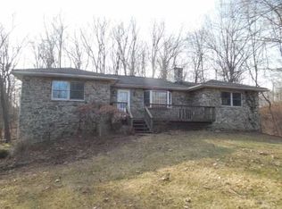 142 Travis Rd, Hyde Park, NY 12538