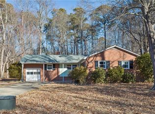 215 Hodges Cove Rd, Yorktown, VA 23692