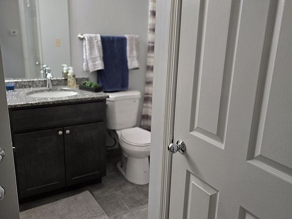 4th image of 5648 Pershing Ave #5316P-206