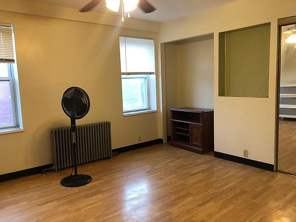 4th image of 521 Dickinson St #3