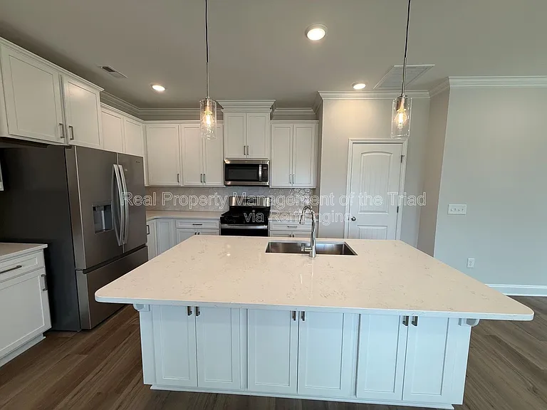 111 Oakdale Forest Ln — Photo 3