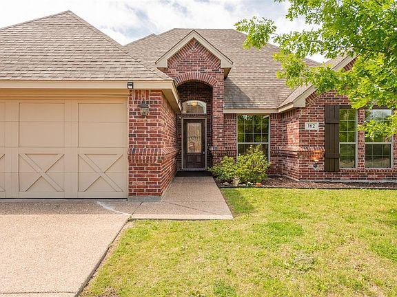 2nd image of 102 Versailles Ln