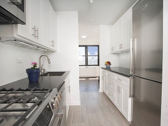 5th image of 2039 Broadway #27K