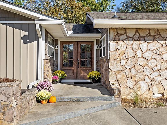 2nd image of 92 S Glade Rd