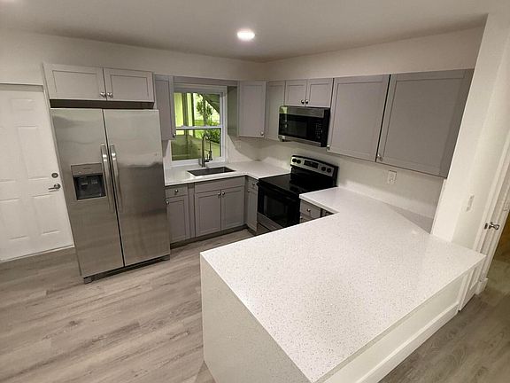 2nd image of 1005 SW 3rd Way