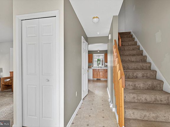 3rd image of 48 Ashley Dr