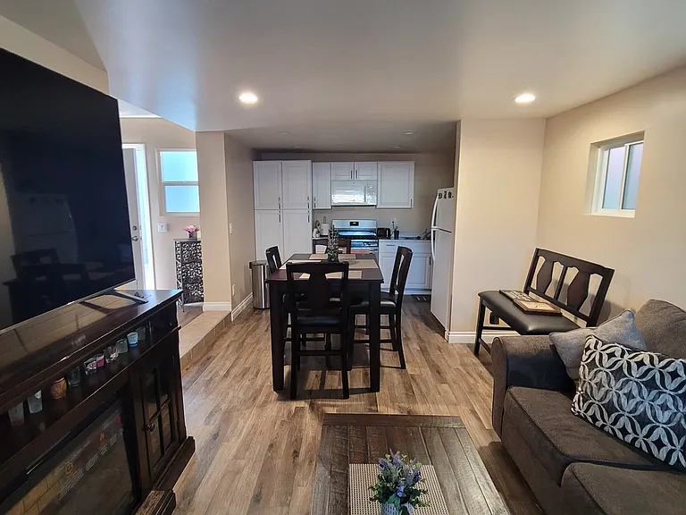 1207 N Fries Ave #B — Photo 20