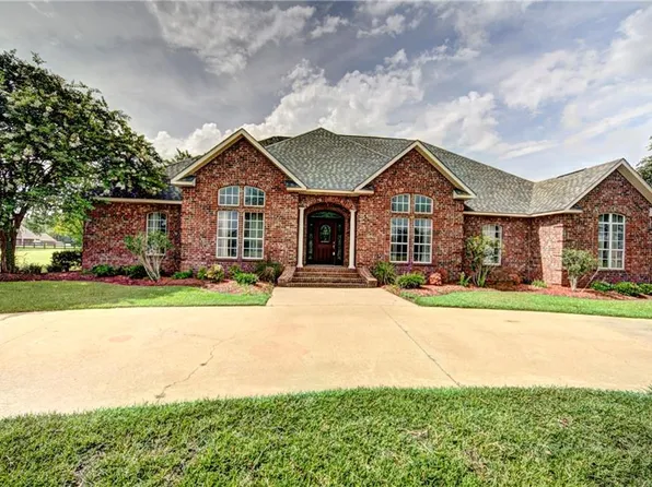 323 Riverside Ln, Natchez, LA 71456