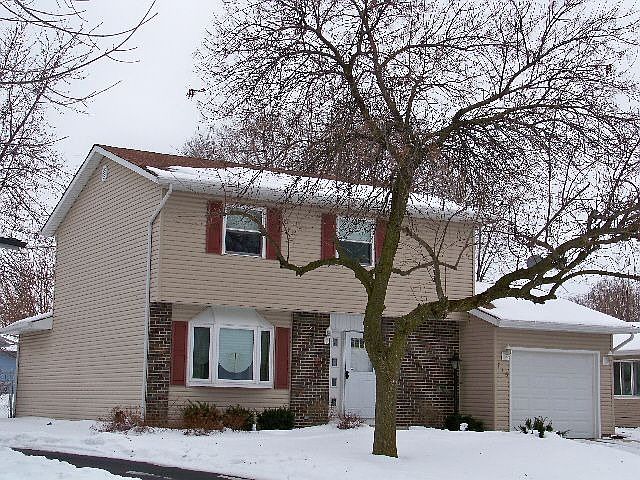 Welcome to 715 Evergreen Ave, Romeoville!