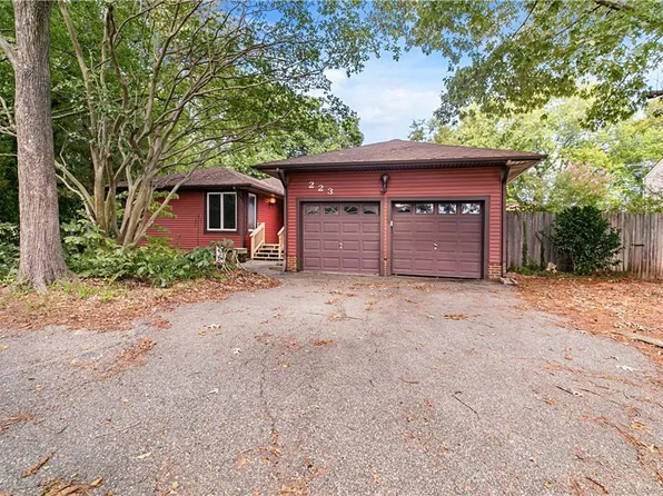 223 Yorktown Rd, Yorktown, VA 23693