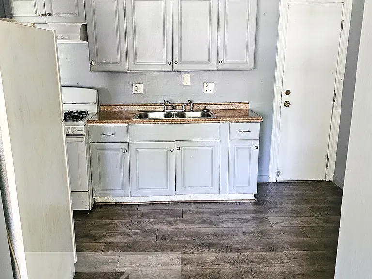 10728 Spring Garden Dr — Photo 7