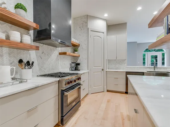 1529 Barton Springs Rd APT 13, Austin, TX 78704