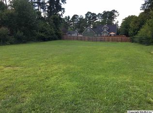 515 Honeysuckle Ln, Albertville, AL 35950