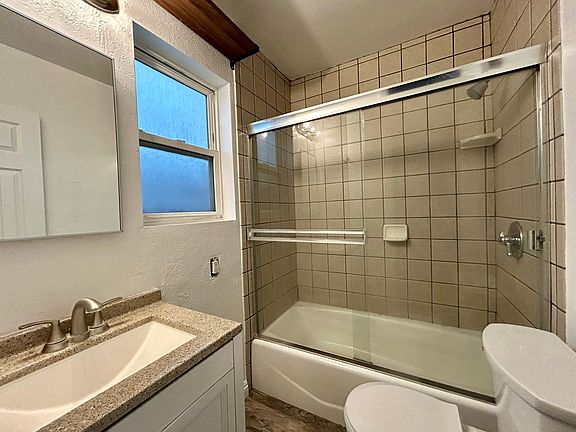 4th image of 816 1/2 Ormond Ct #0