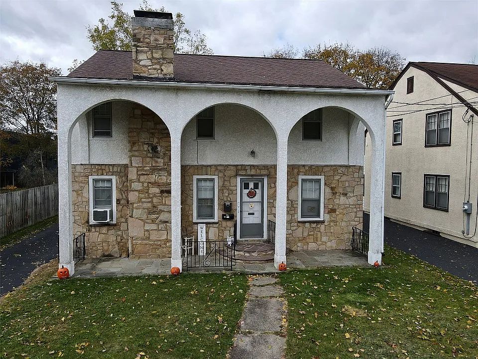 front of house. Main entry provides access to upstairs and downstairs units