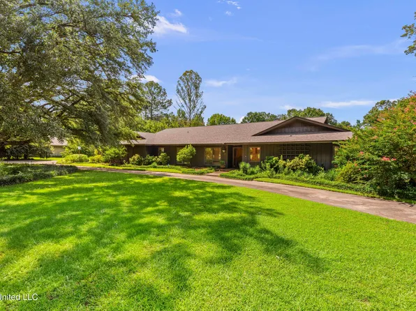 1618 Sunset Dr, Canton, MS 39046