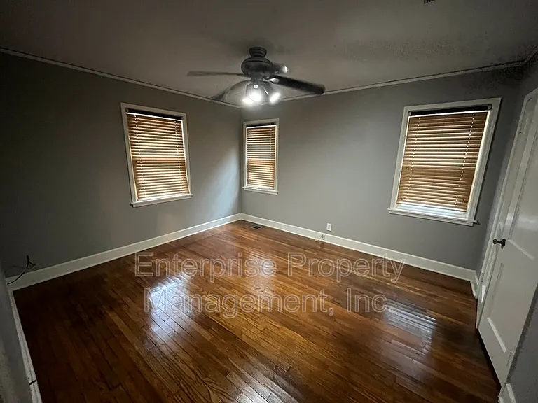 609 Houston St — Photo 6