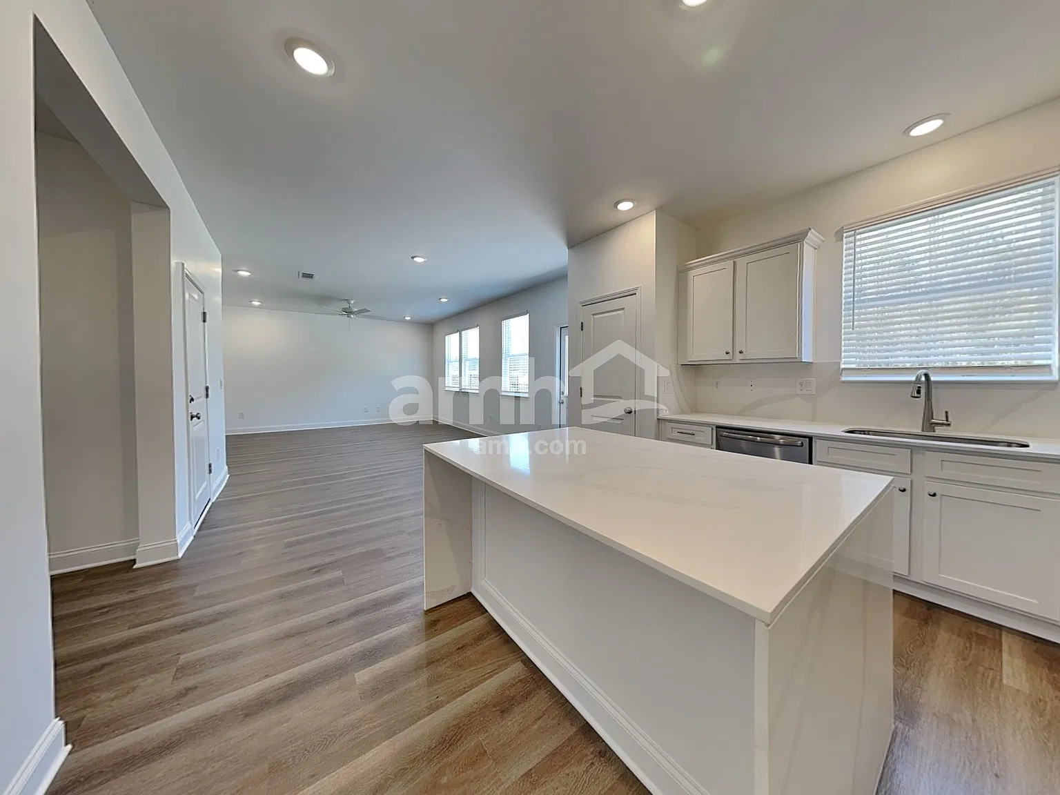 3 bed, 2.5 bath, 2037 sqft, $2,335 — Photo 4