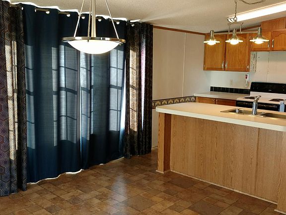 Kitchen & Dining Area